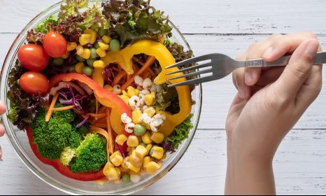 7 Cara Mengurangi Nafsu Makan Berlebih Tanpa Bikin Kelaparan