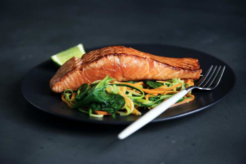 Tips Menggoreng Ikan Salmon Agar Matang Merata