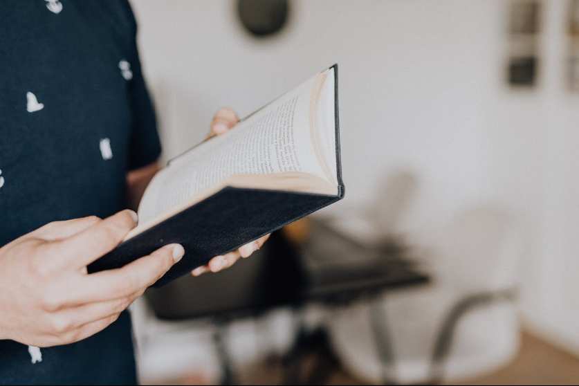 Tips Memilih Ketebalan Buku yang Pas untuk Dibaca, Tipis juga Gak Apa-apa!