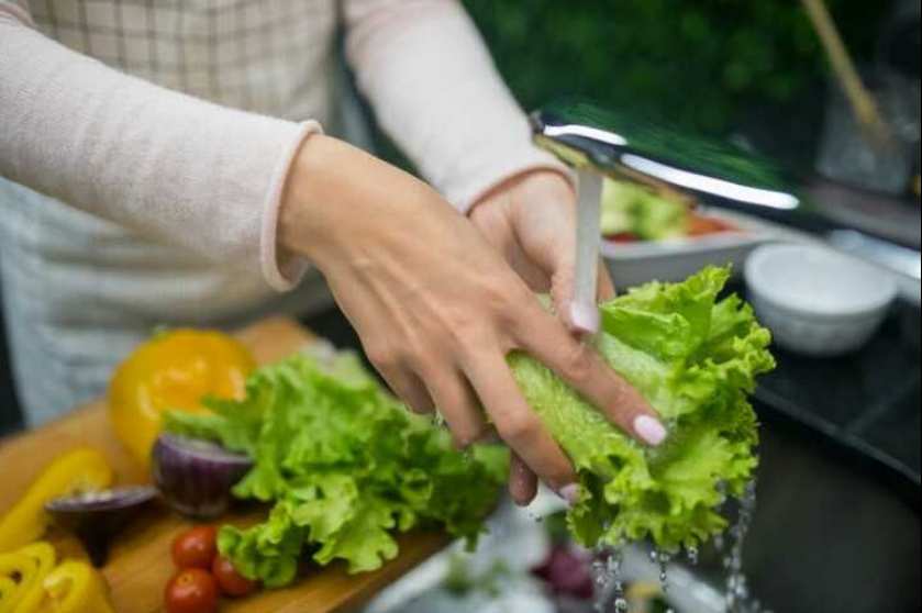 Khawatir Makanan Terkontaminasi Kuman? Ikuti Tips Menjaga Kebersihan Makanan Ini!